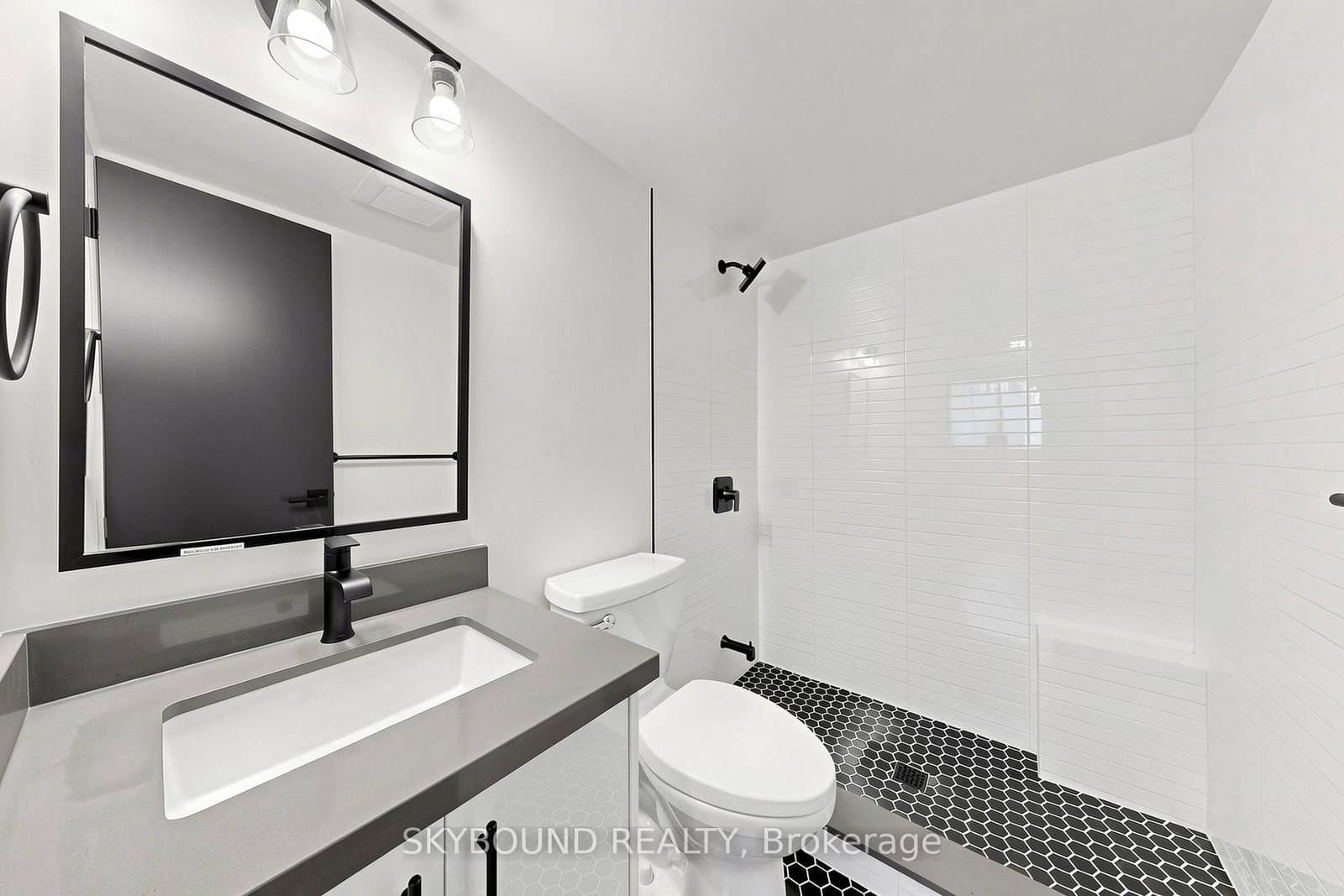 139 Wineva Avenue, Unit B thumbnail 13