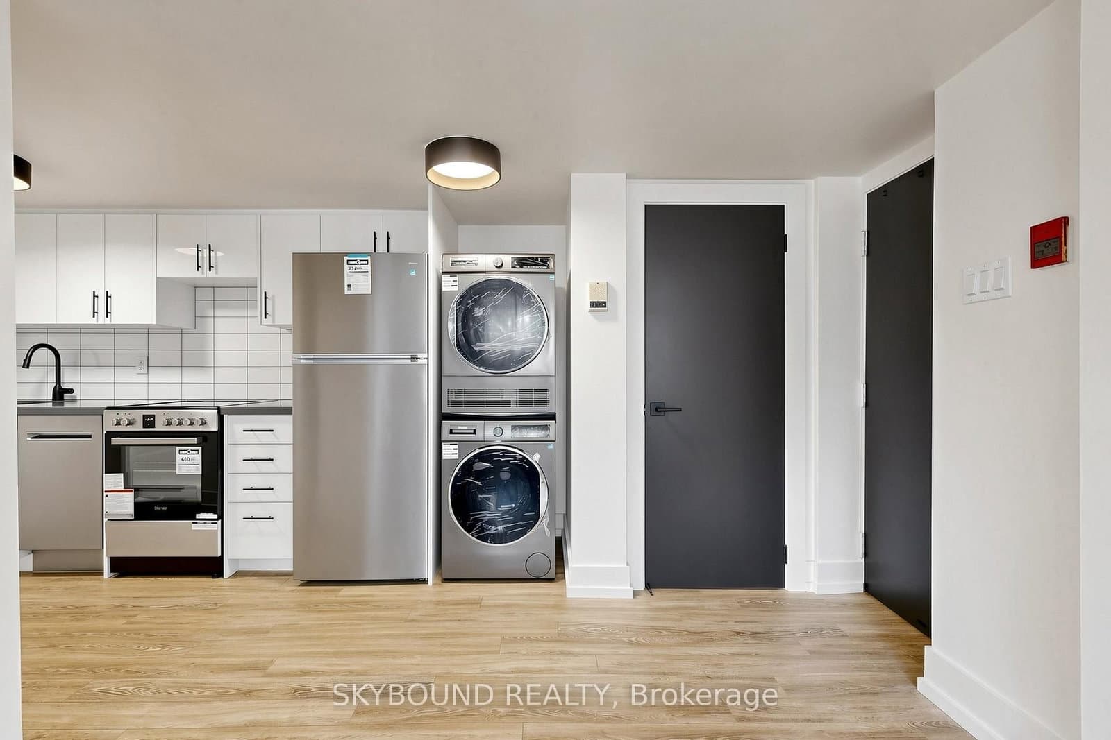 139 Wineva Avenue, Unit B thumbnail 14