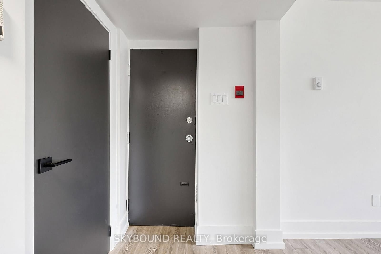 139 Wineva Avenue, Unit B thumbnail 16