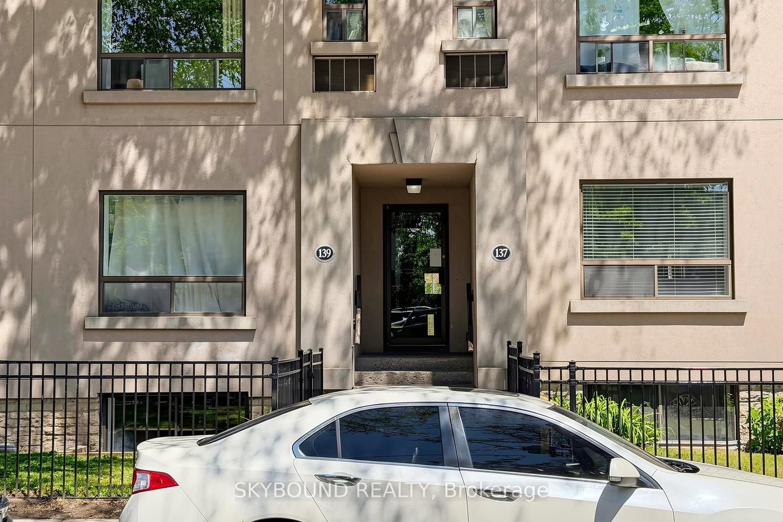 139 Wineva Avenue, Unit B thumbnail 18