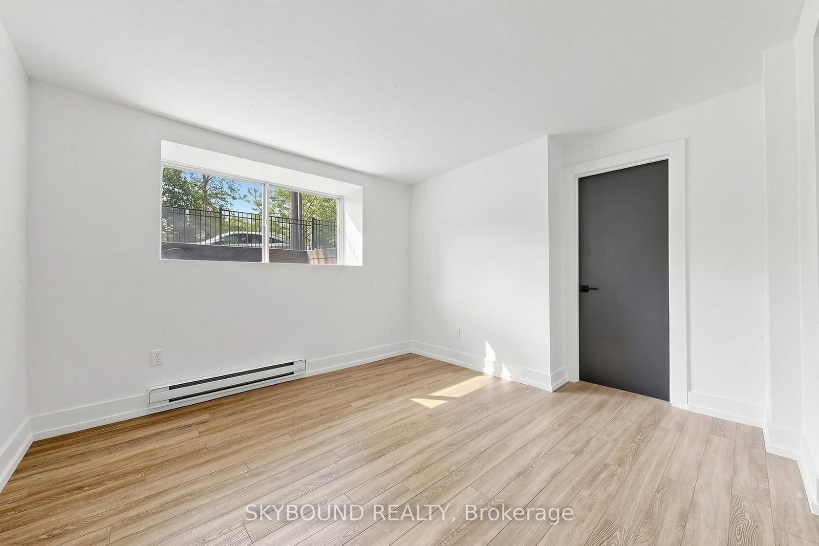 139 Wineva Avenue, Unit B thumbnail 2