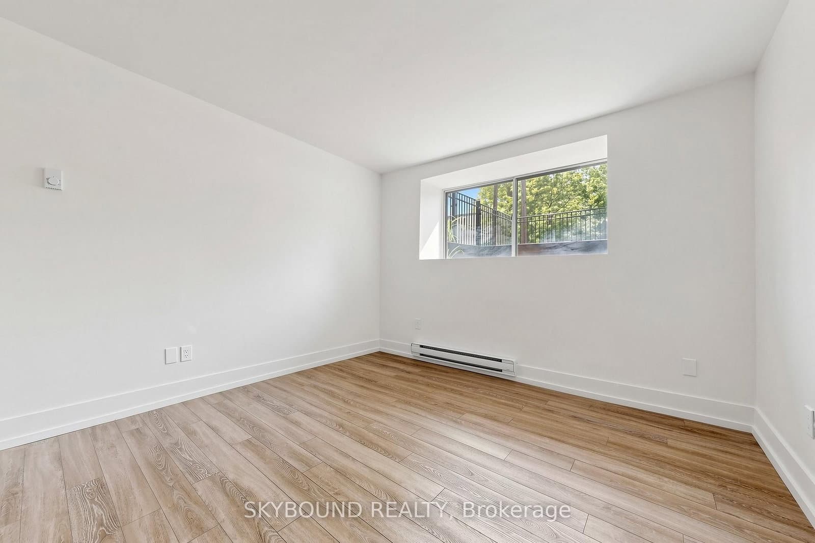 139 Wineva Avenue, Unit B thumbnail 4