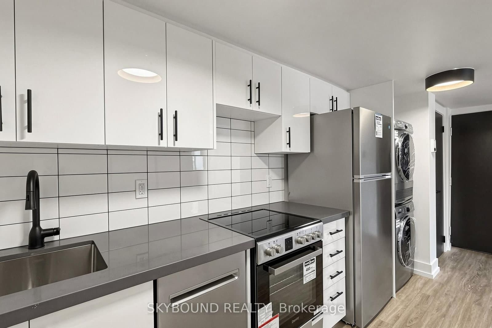 139 Wineva Avenue, Unit B thumbnail 8