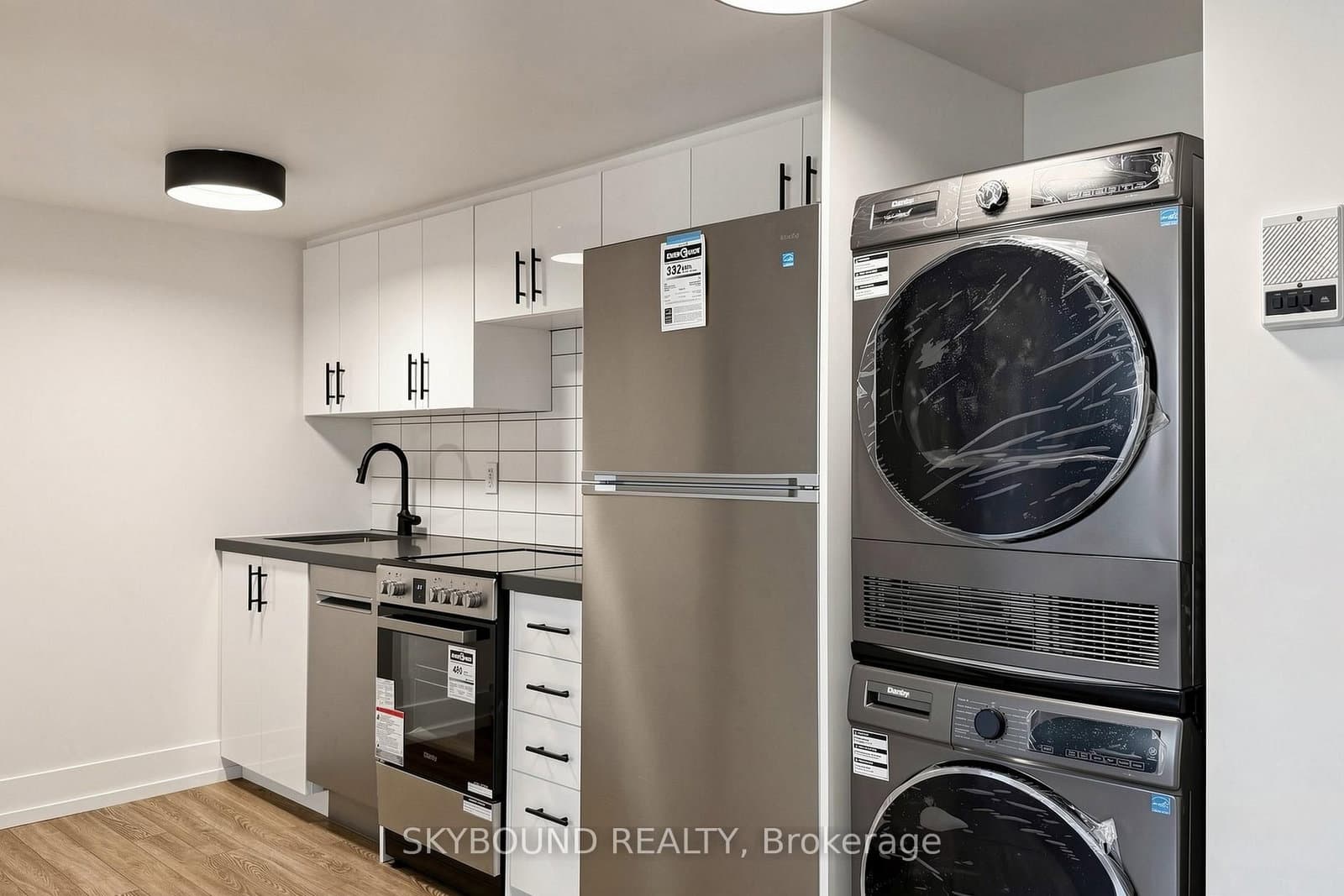 139 Wineva Avenue, Unit B thumbnail 9