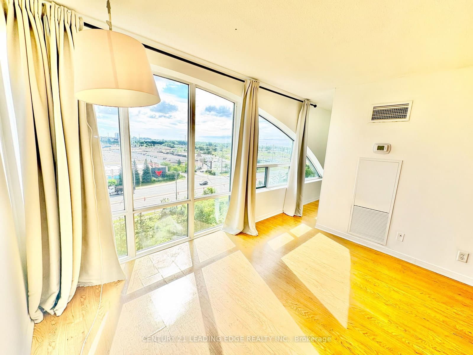 1665 Pickering Parkway, Unit 815 thumbnail 2