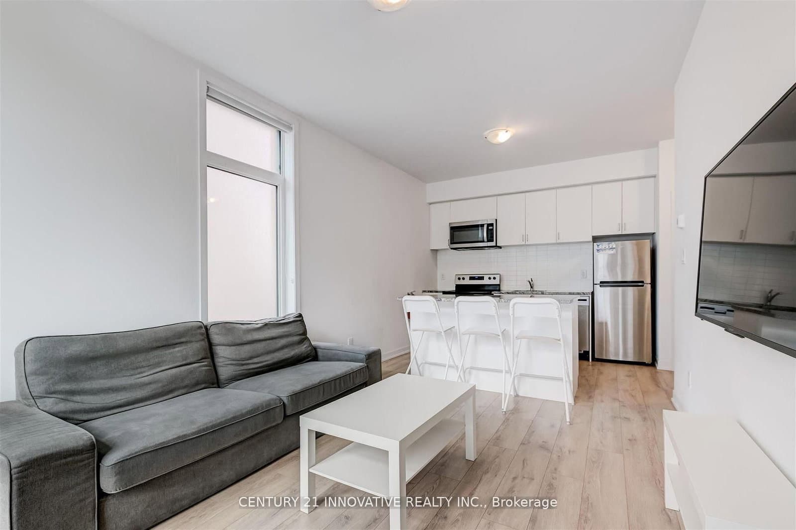 1720 Simcoe Street, Unit 16 thumbnail 2
