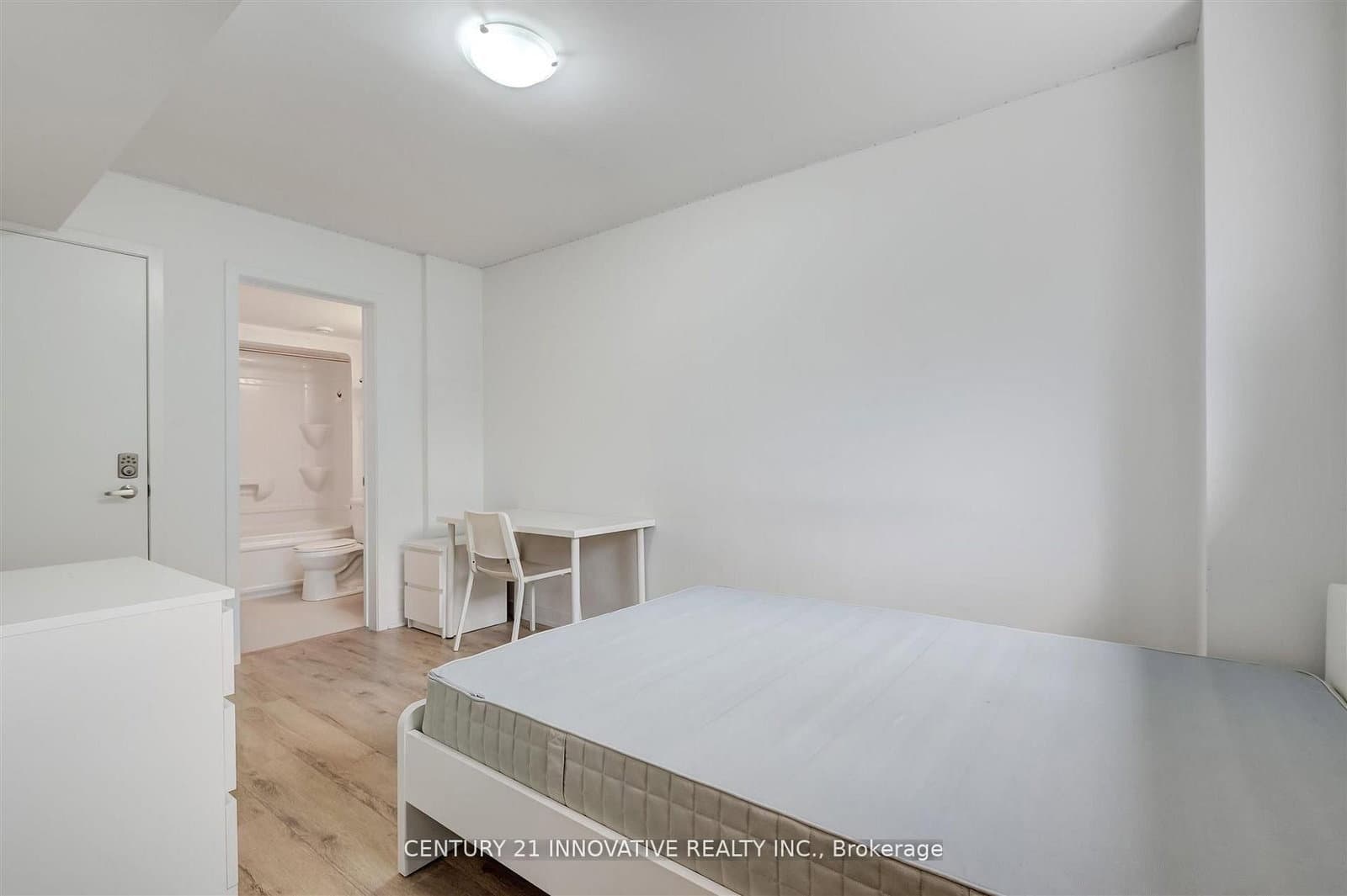 1720 Simcoe Street, Unit 16 thumbnail 8