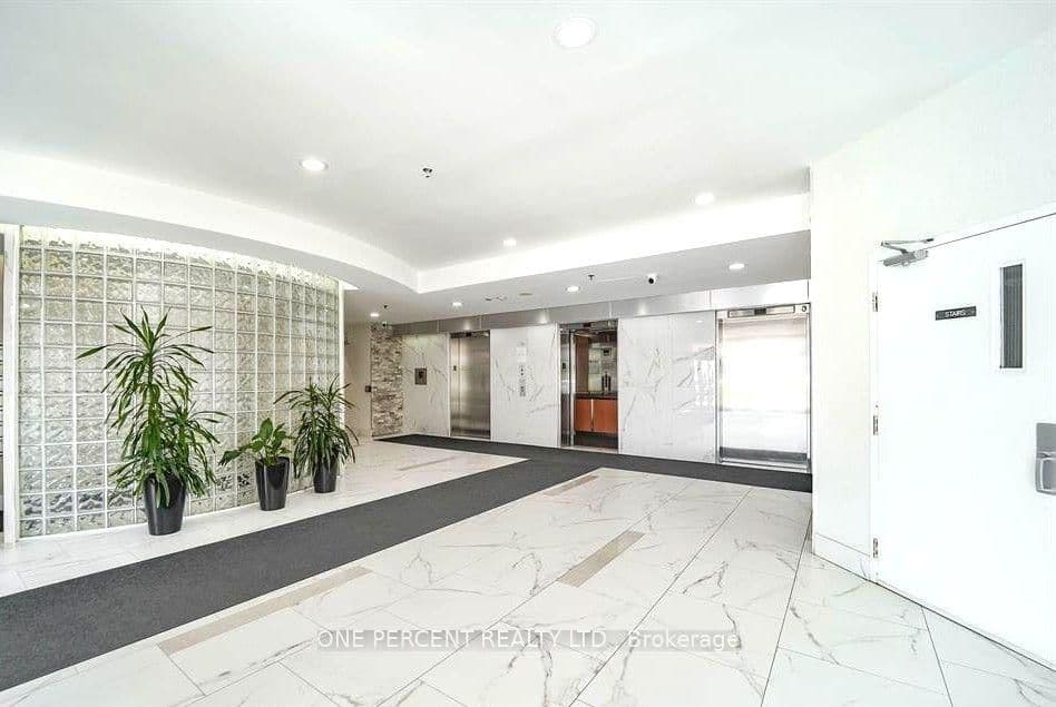 2550 Lawrence Avenue E, Unit 402 thumbnail 4
