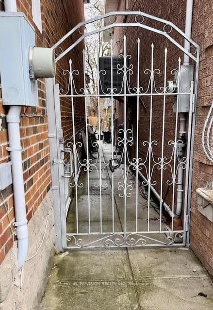 245 Floyd Avenue, Unit bsmt thumbnail 2