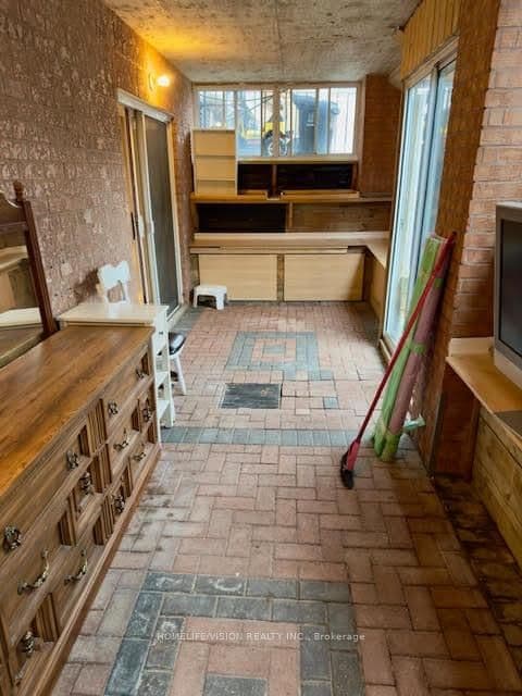 245 Floyd Avenue, Unit bsmt thumbnail 4