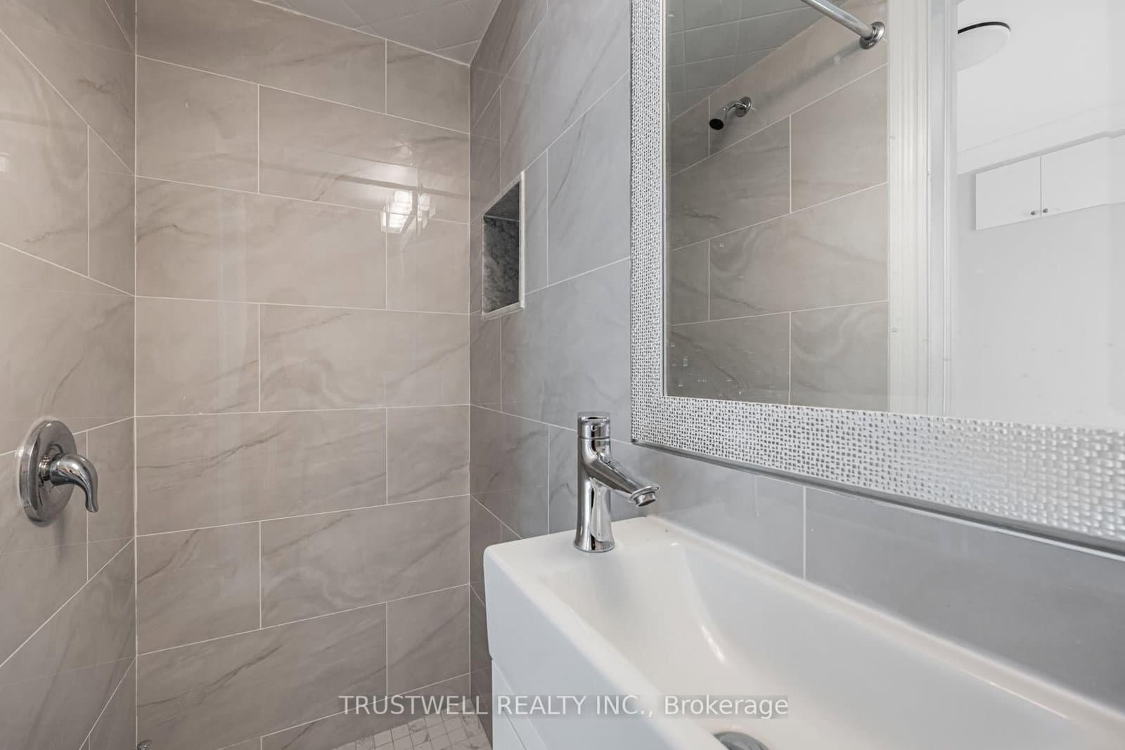 90 Galt Avenue, Unit A thumbnail 7