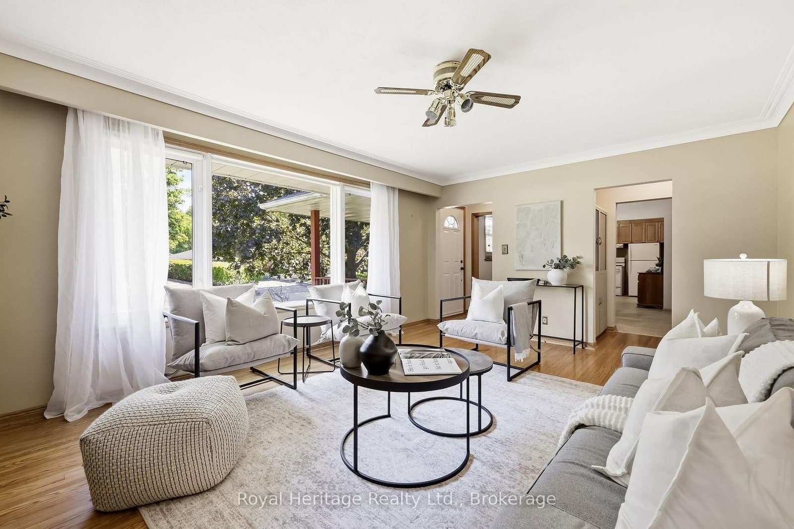 12 Simcoe Street thumbnail 8