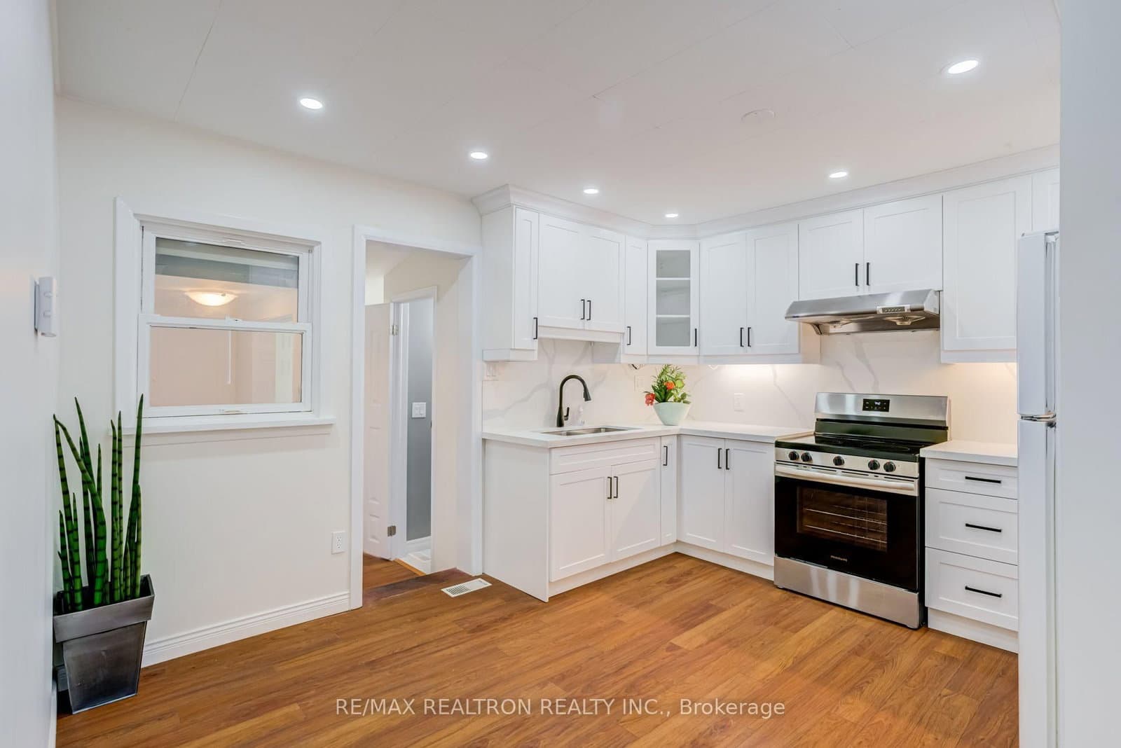 913 Pickering Beach Road thumbnail 10