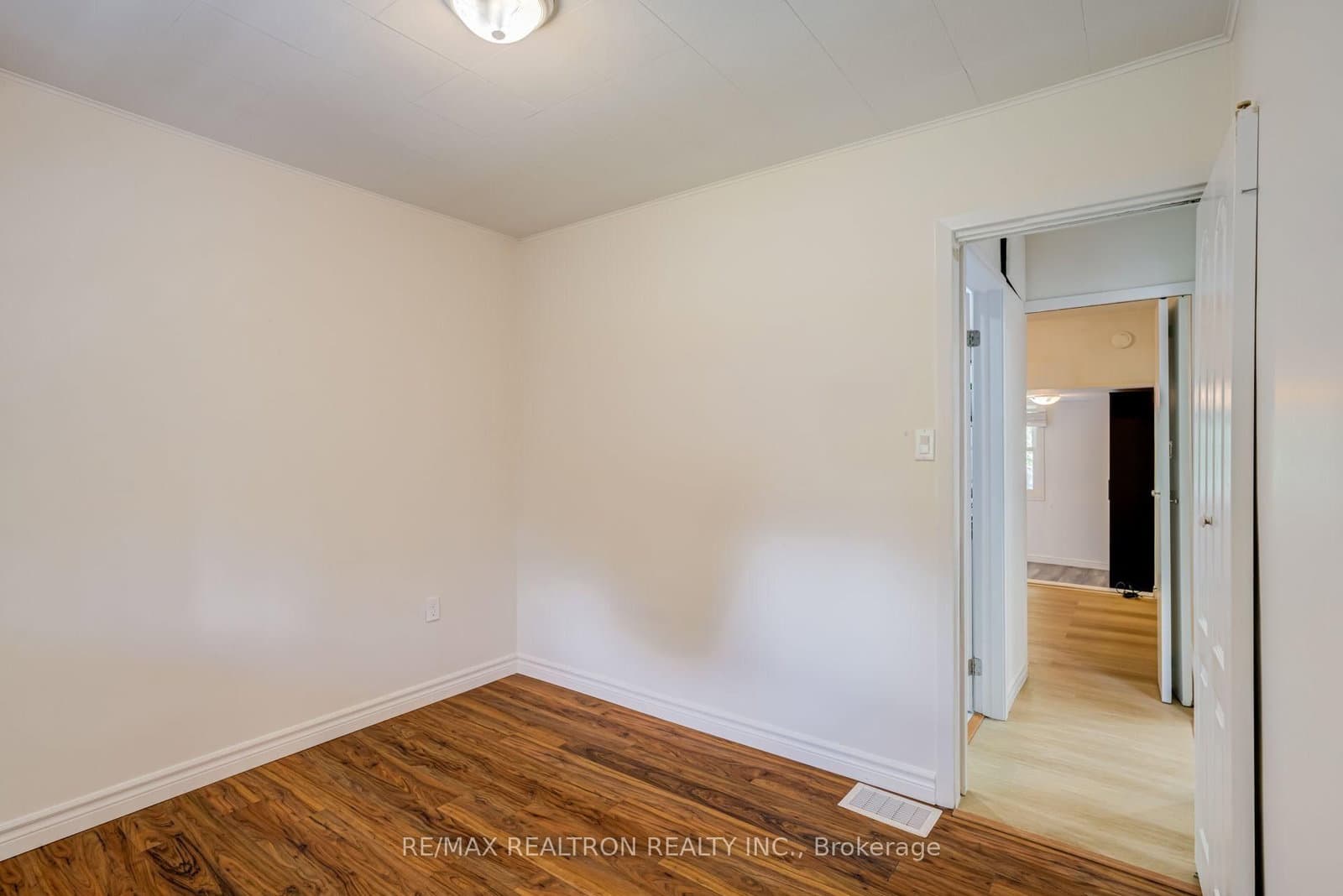 913 Pickering Beach Road thumbnail 19