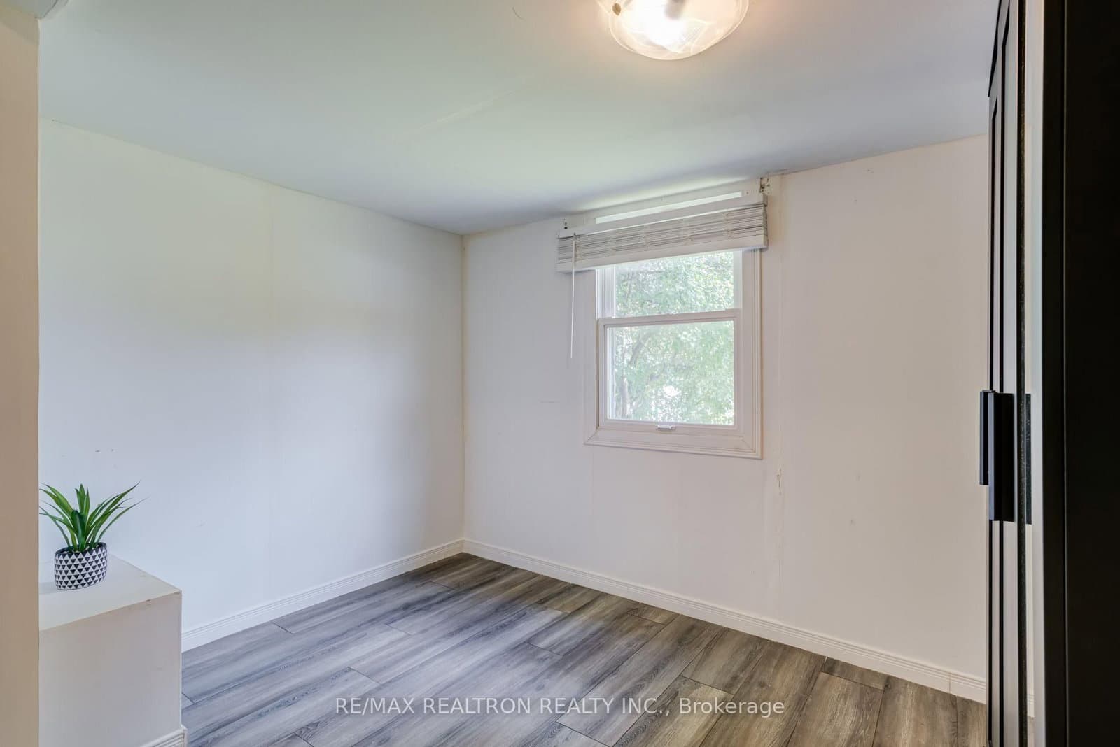913 Pickering Beach Road thumbnail 22