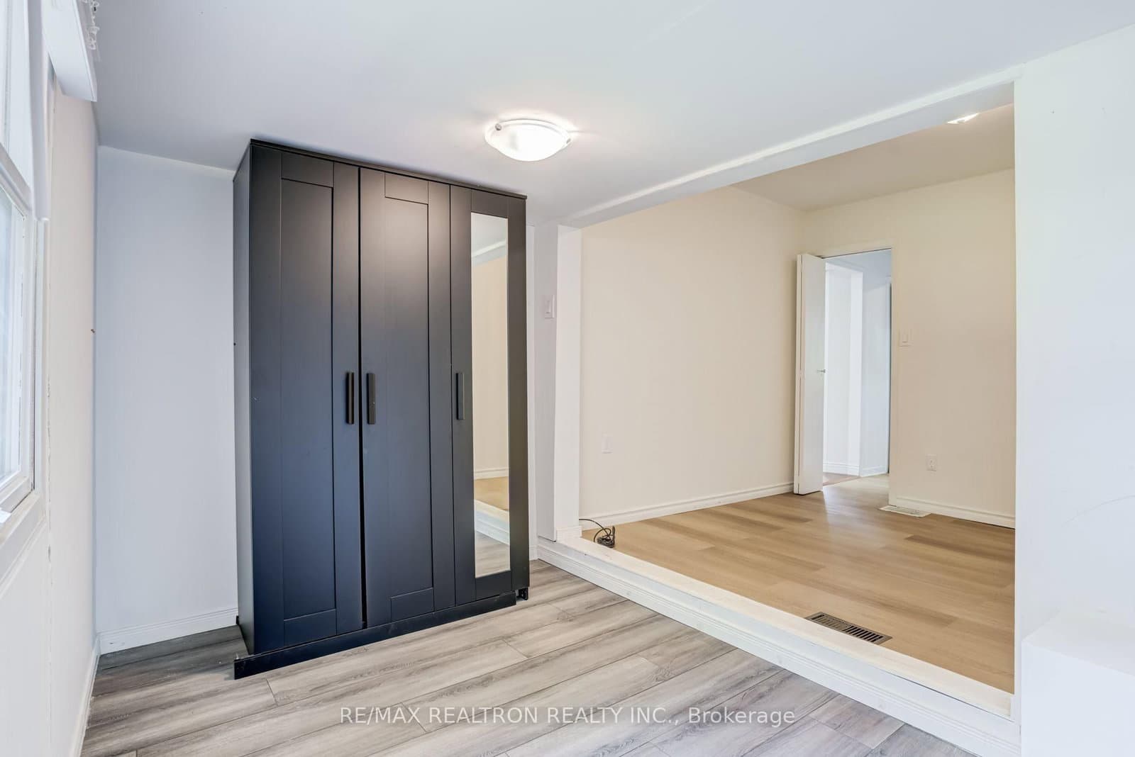 913 Pickering Beach Road thumbnail 23