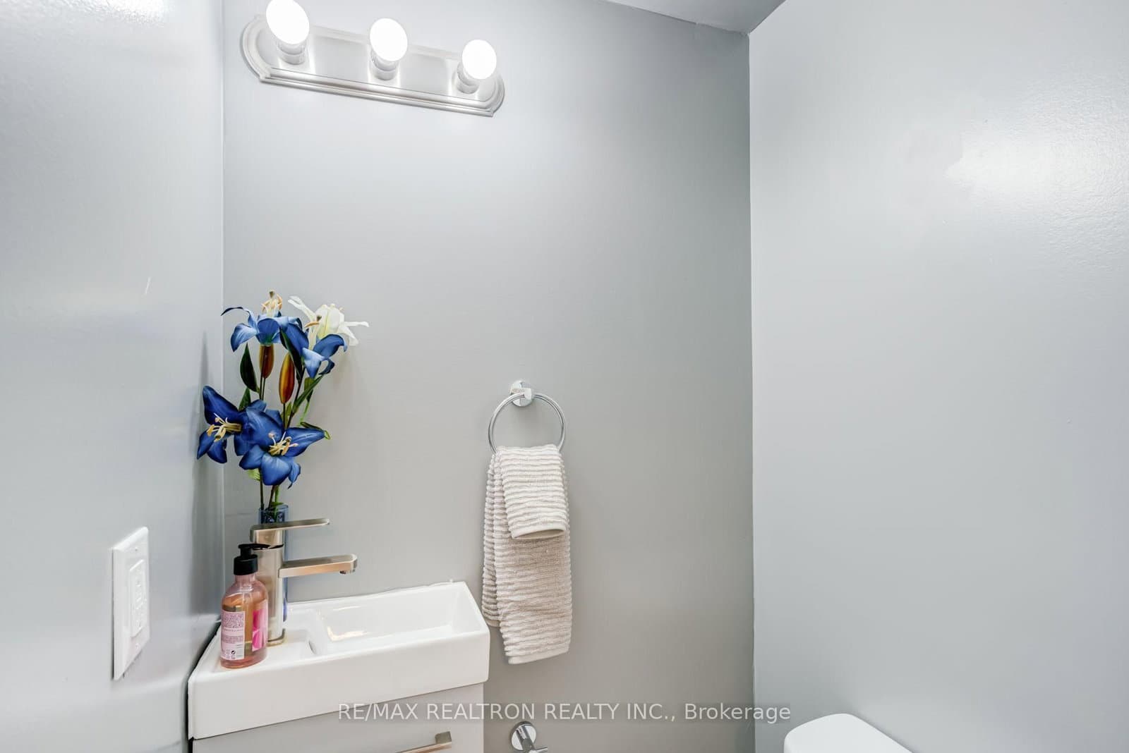 913 Pickering Beach Road thumbnail 28