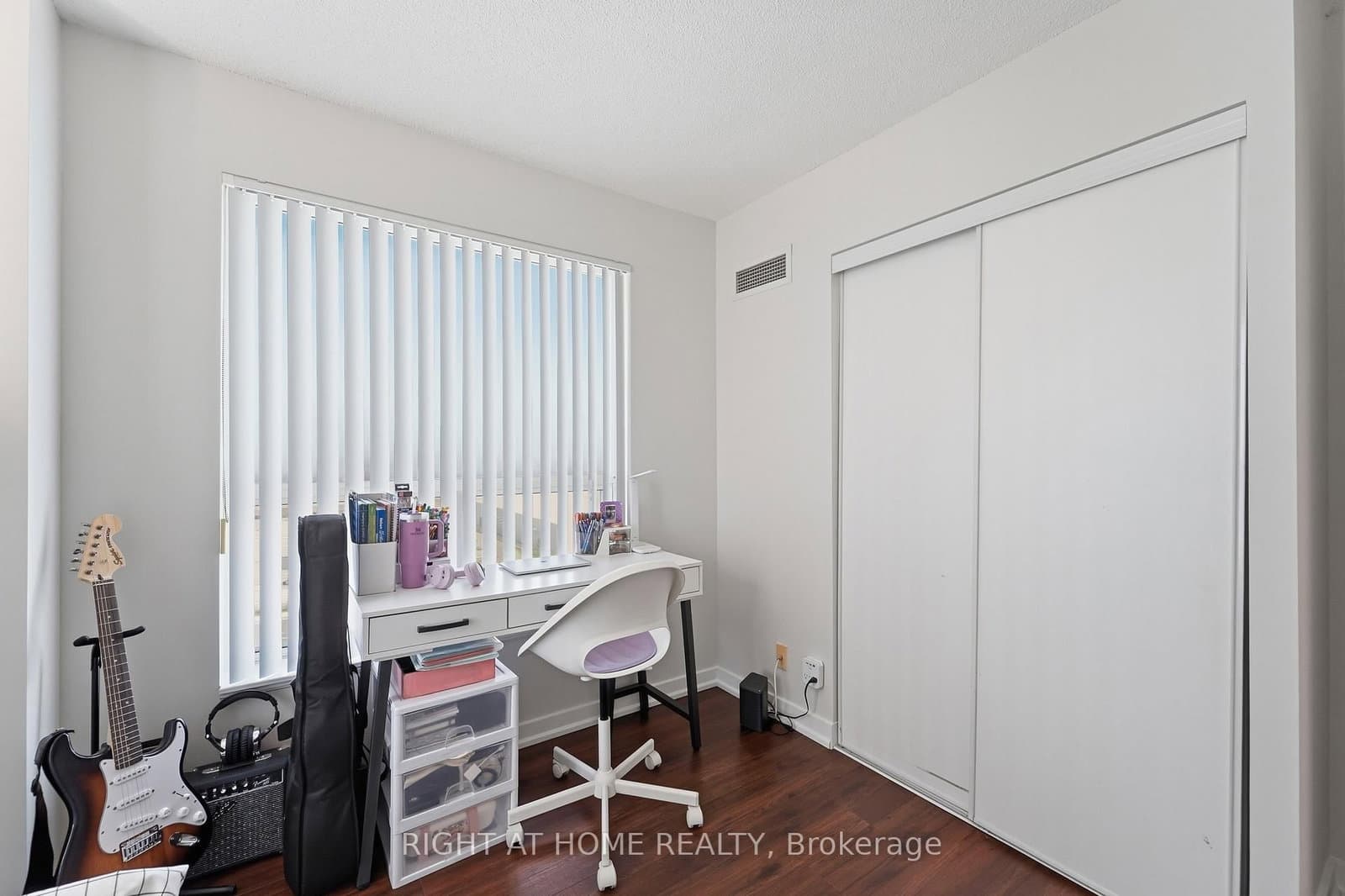 38 Lee Centre Drive, Unit 1612 thumbnail 12