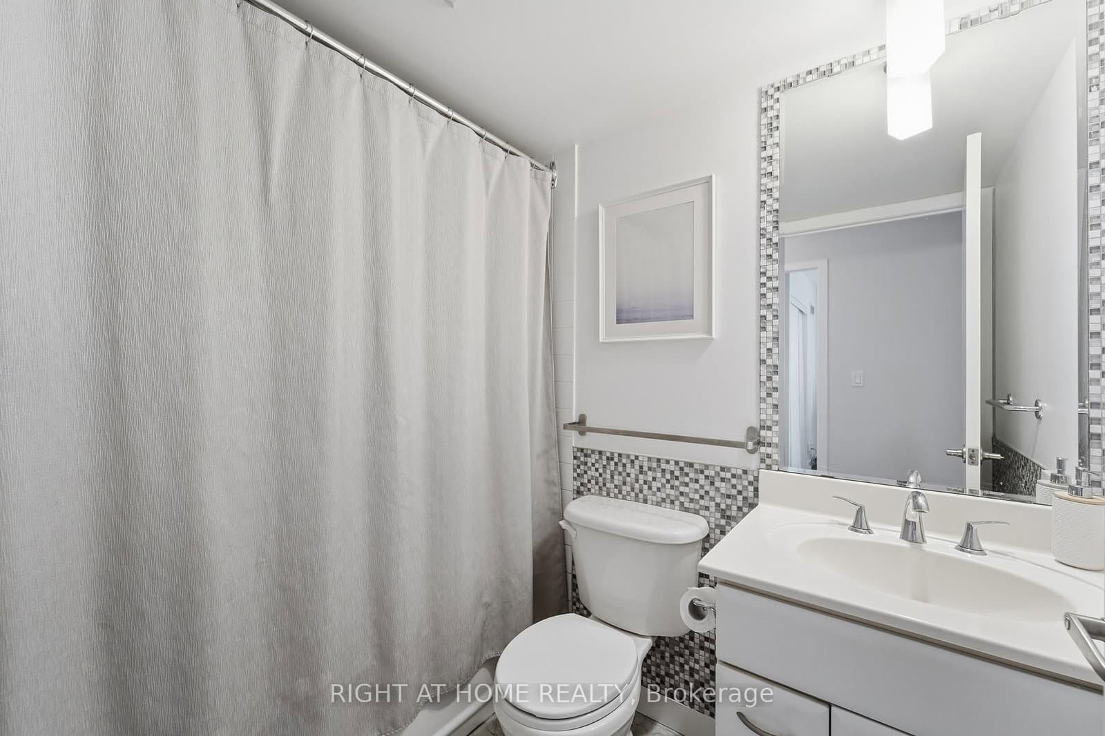38 Lee Centre Drive, Unit 1612 thumbnail 16