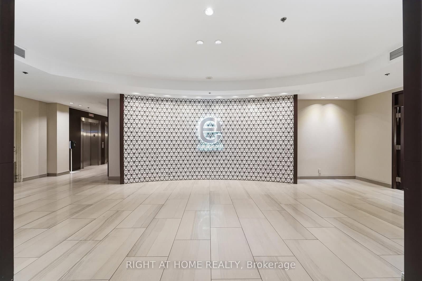 38 Lee Centre Drive, Unit 1612 thumbnail 2