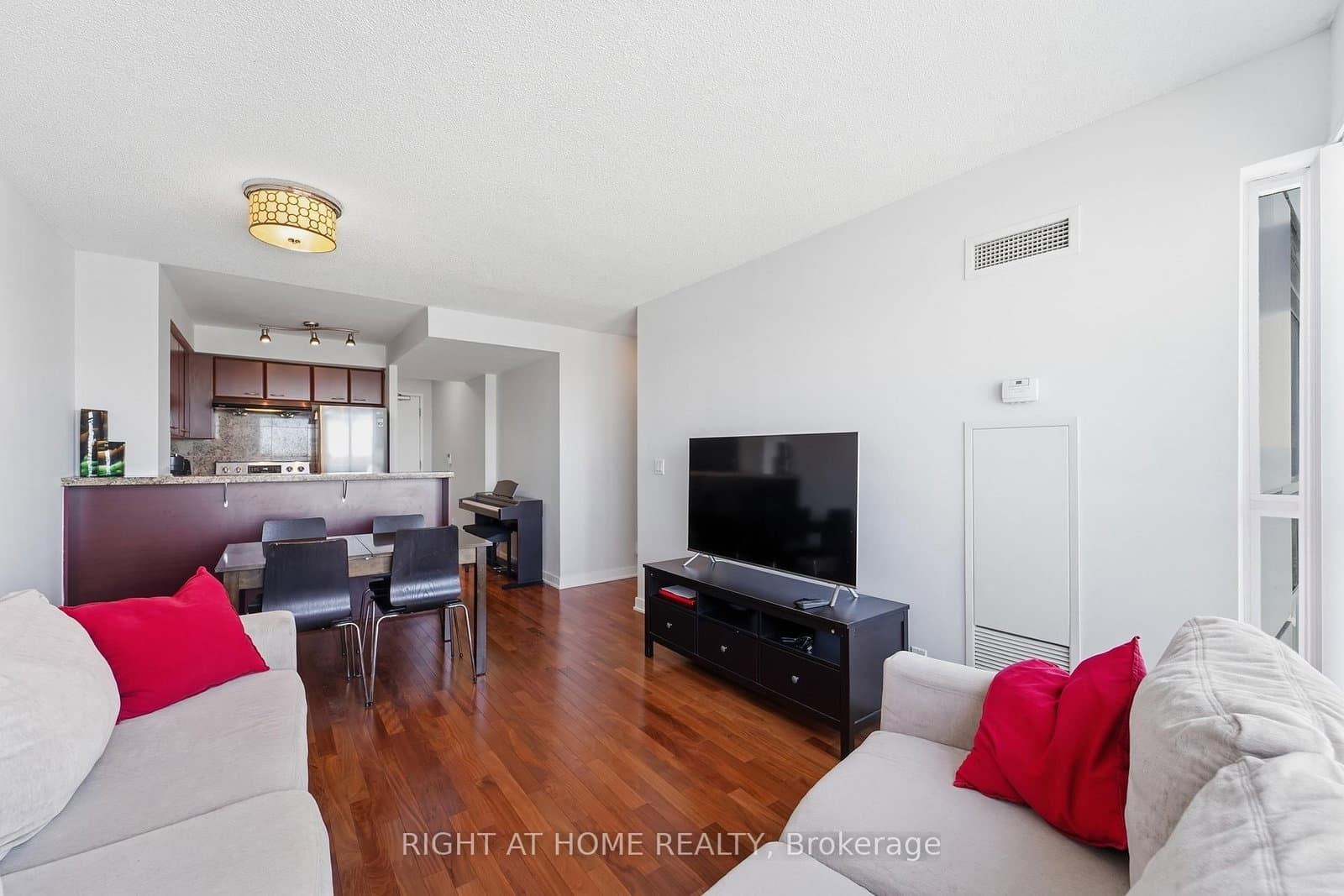 38 Lee Centre Drive, Unit 1612 thumbnail 6