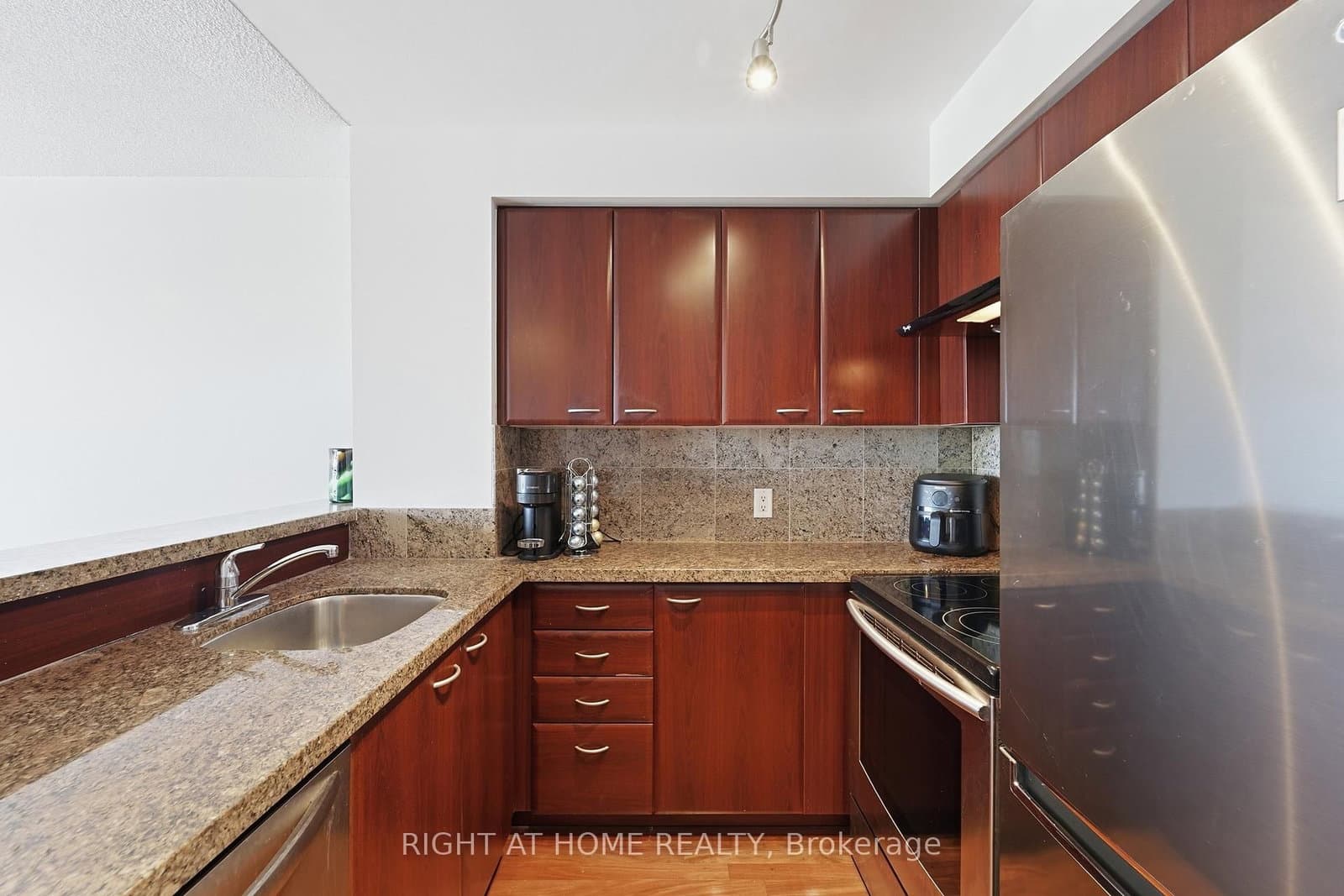 38 Lee Centre Drive, Unit 1612 thumbnail 8