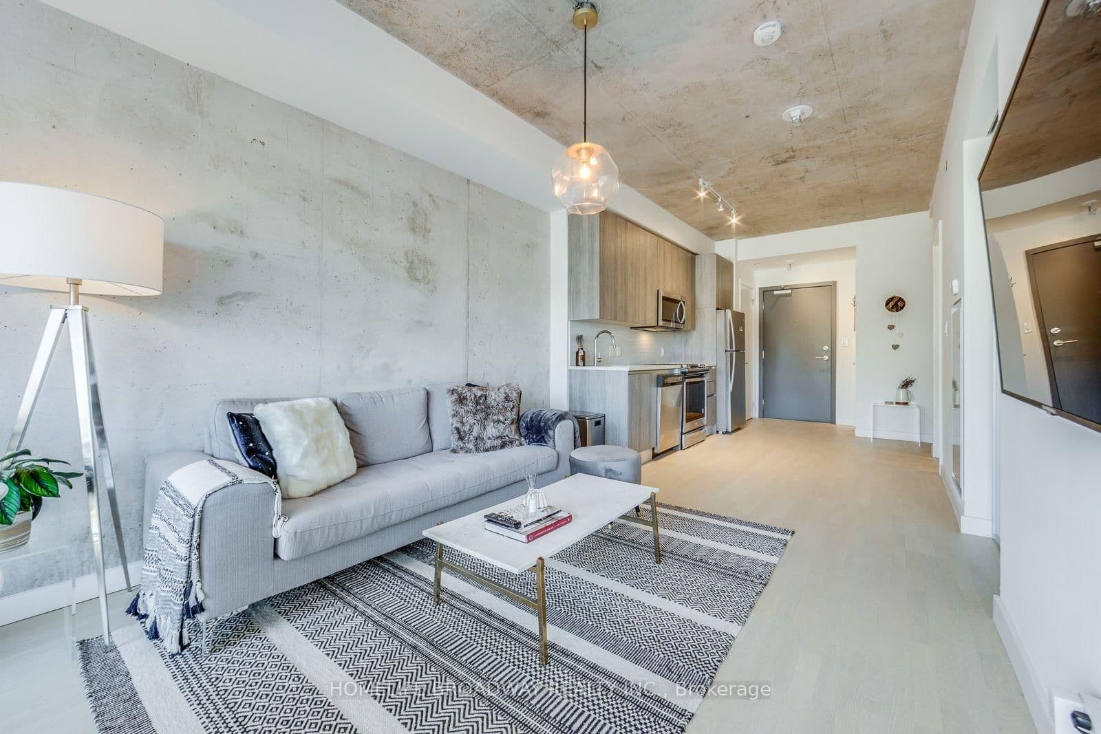 246 Logan Avenue, Unit 313 thumbnail 2