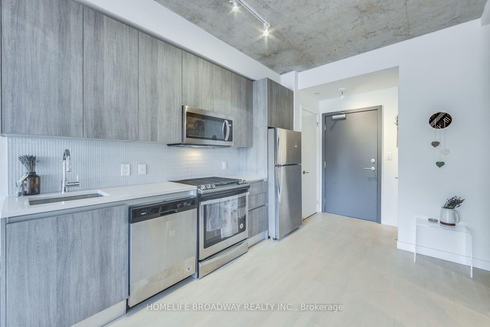 246 Logan Avenue, Unit 313 thumbnail 4