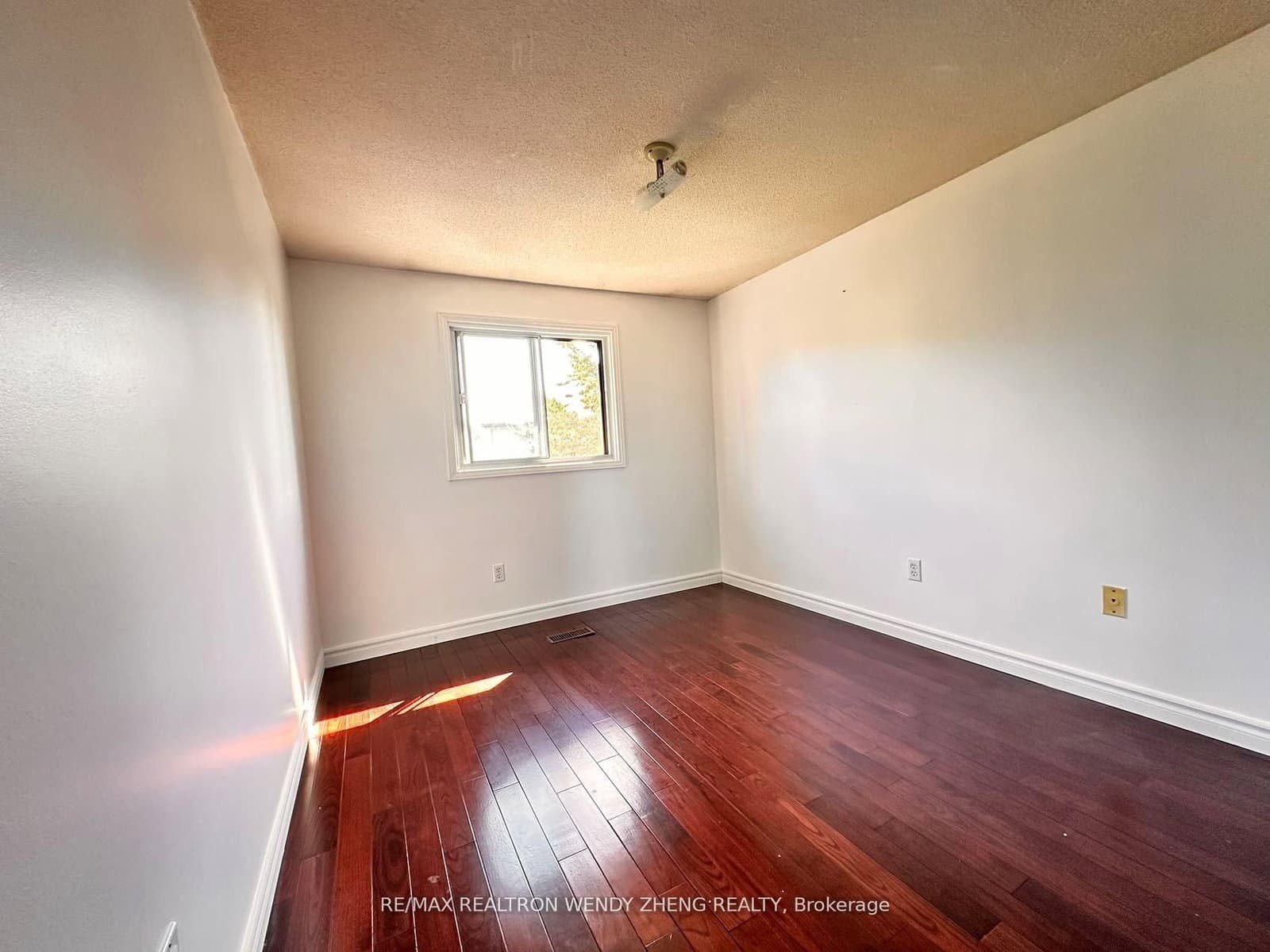 400 Huntsmill Boulevard thumbnail 10
