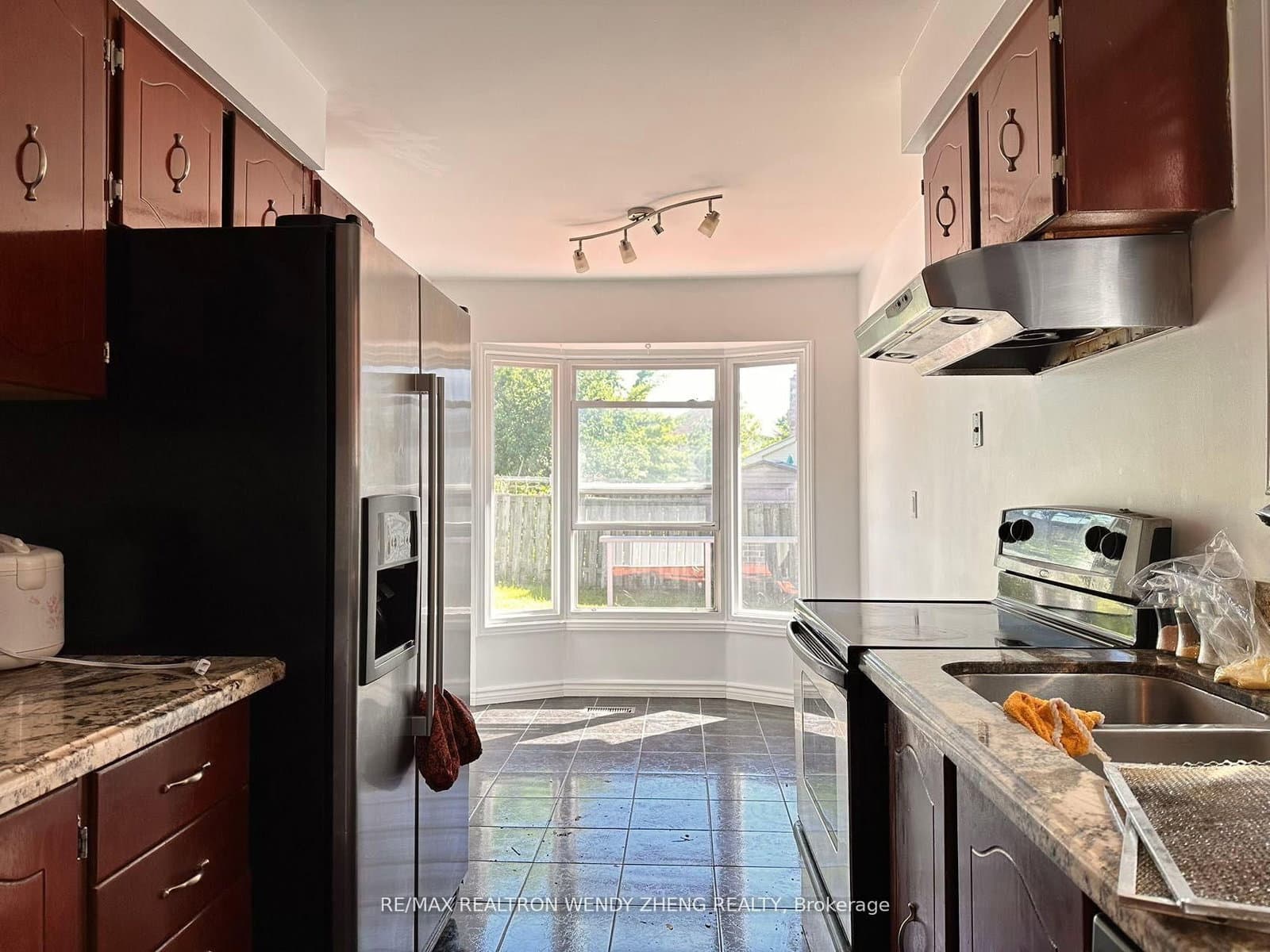 400 Huntsmill Boulevard thumbnail 4