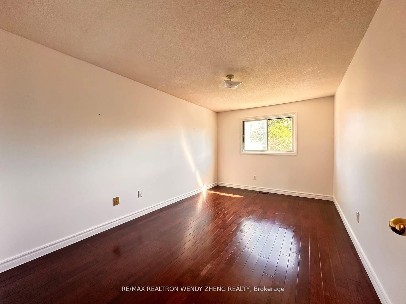400 Huntsmill Boulevard thumbnail 9
