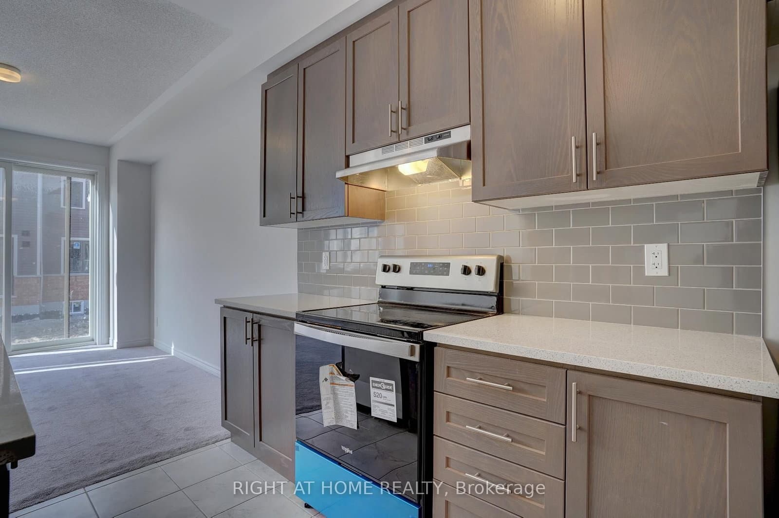2038 CAMERON LOTT Crescent thumbnail 6