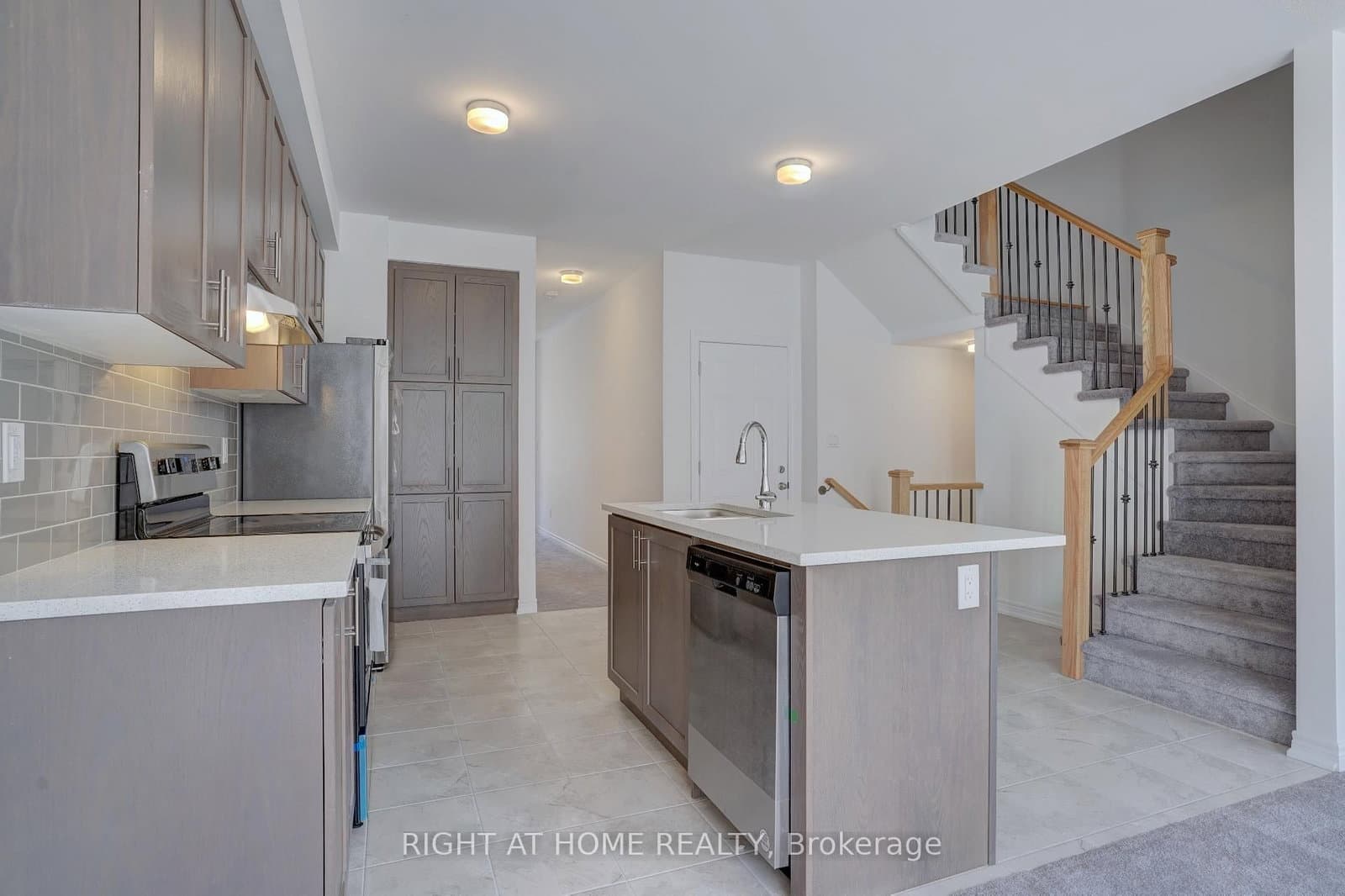 2038 CAMERON LOTT Crescent thumbnail 7