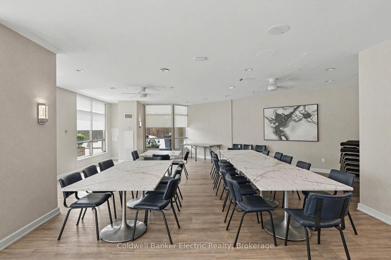 712 Rossland Road E, Unit 1011 thumbnail 13
