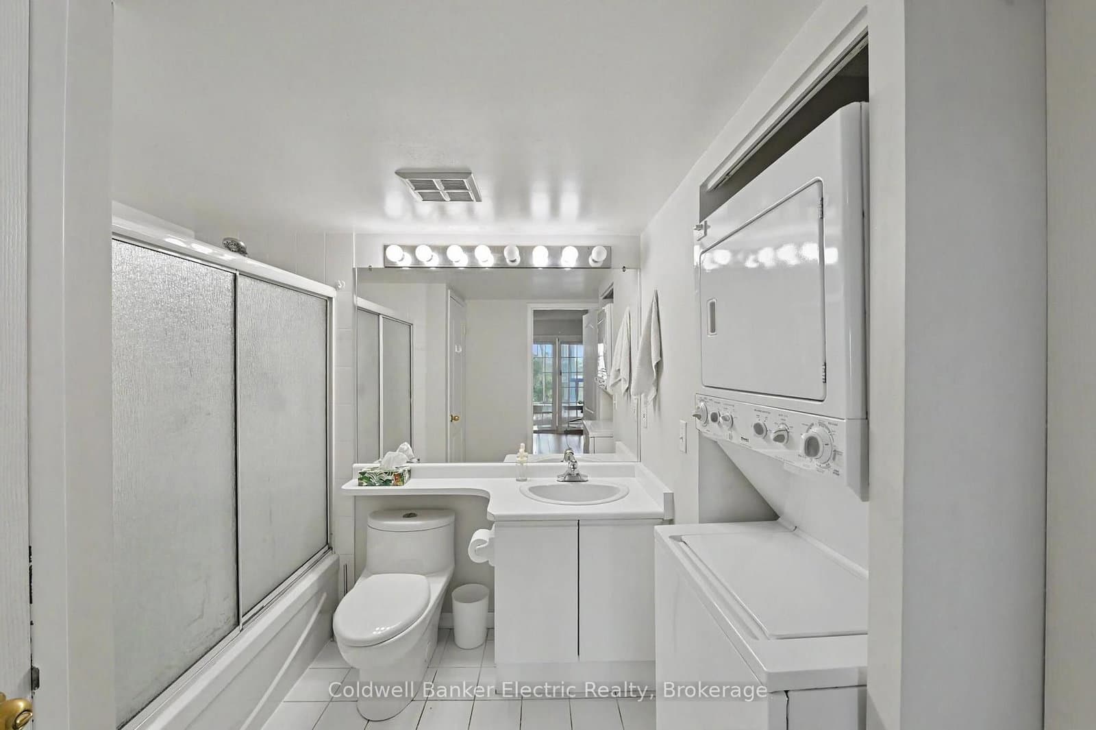 712 Rossland Road E, Unit 1011 thumbnail 40