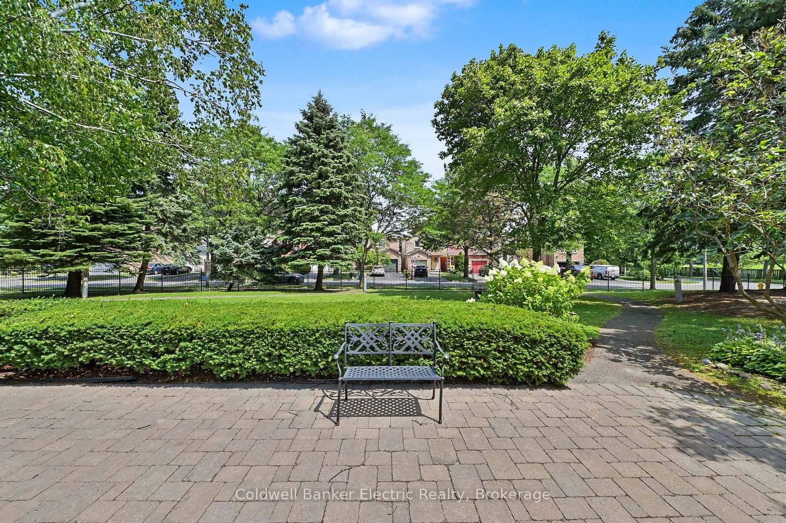 712 Rossland Road E, Unit 1011 thumbnail 7
