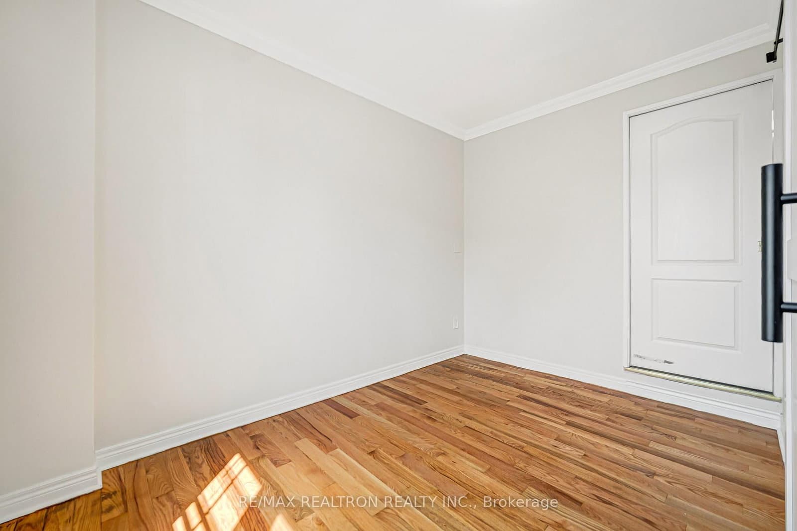 454 Donlands Avenue thumbnail 10