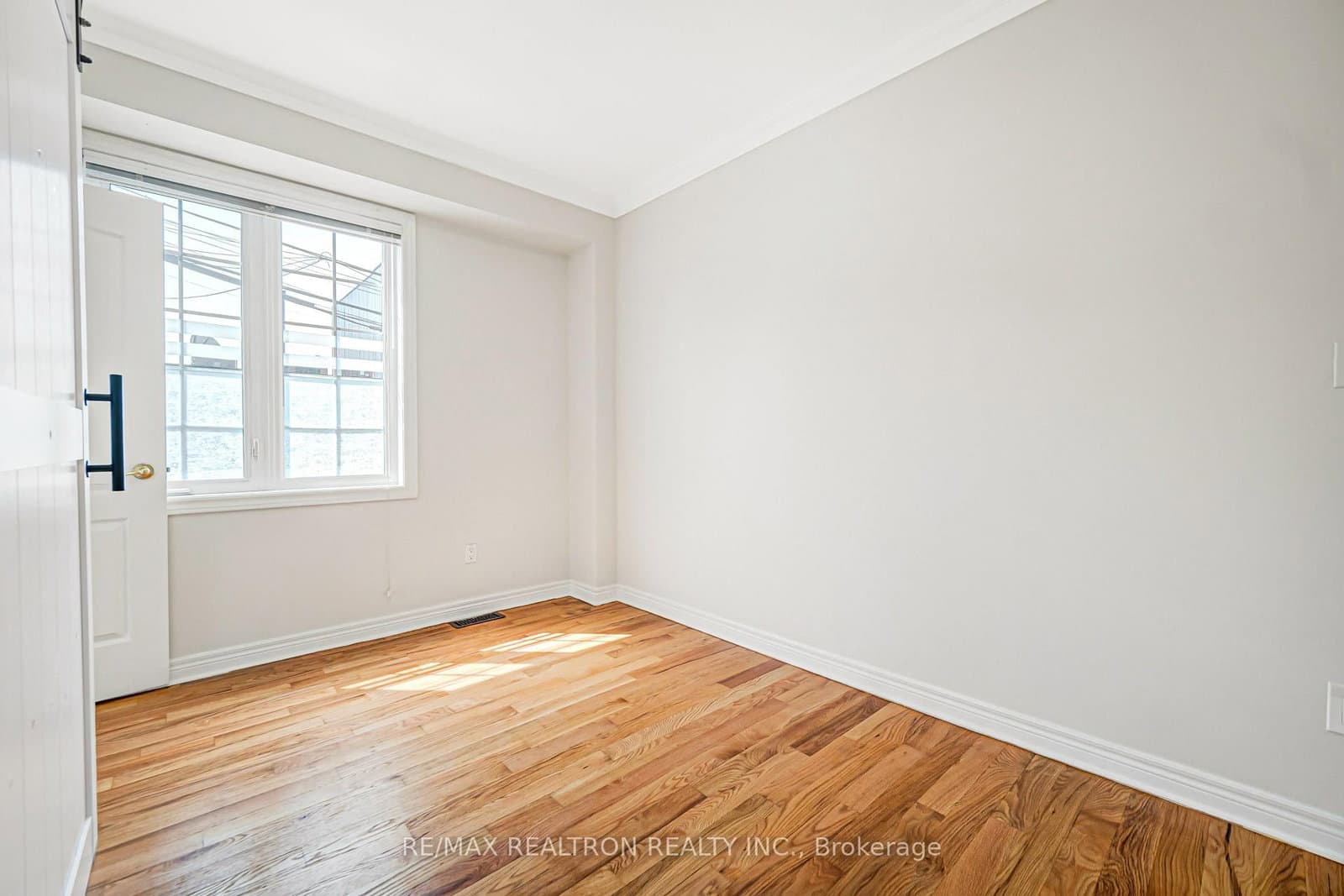 454 Donlands Avenue thumbnail 12