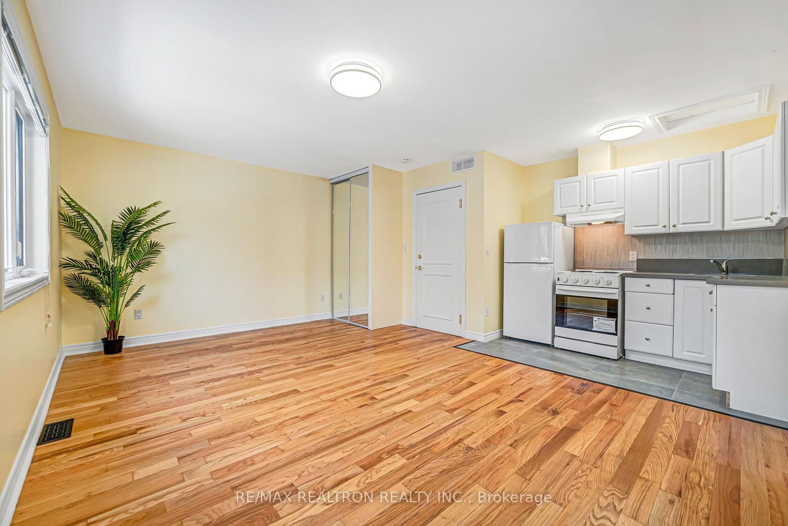 454 Donlands Avenue thumbnail 18