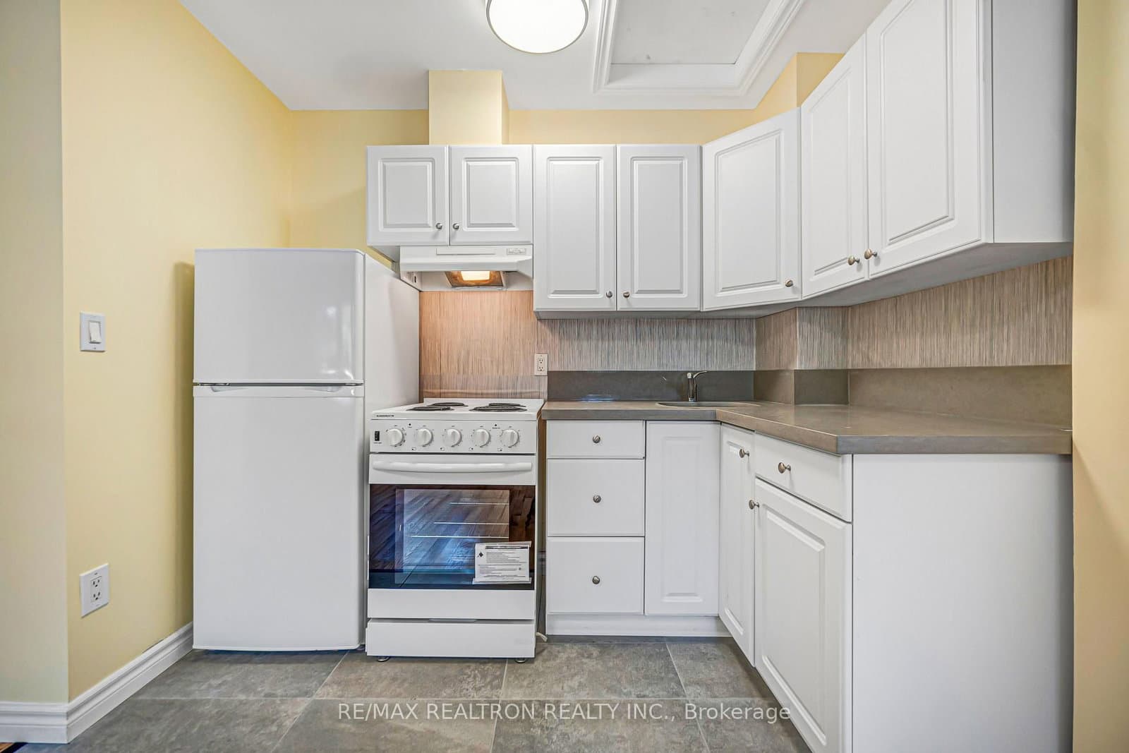 454 Donlands Avenue thumbnail 19