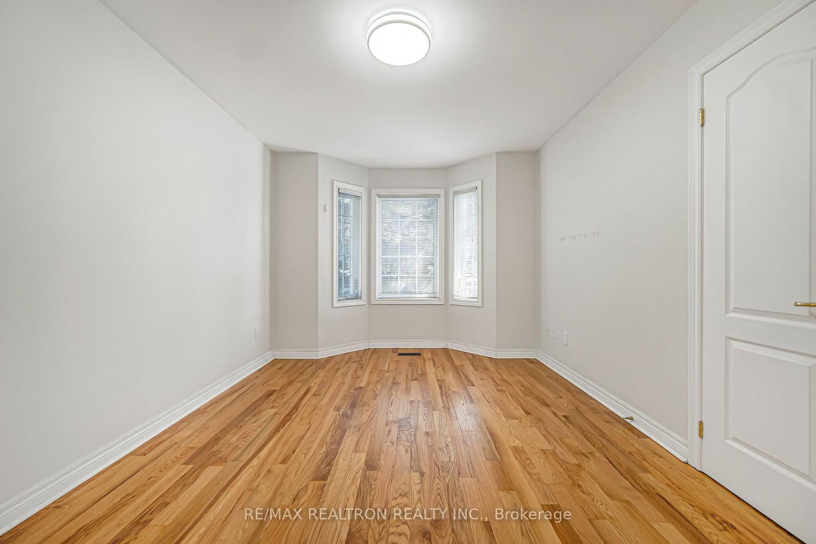 454 Donlands Avenue thumbnail 26