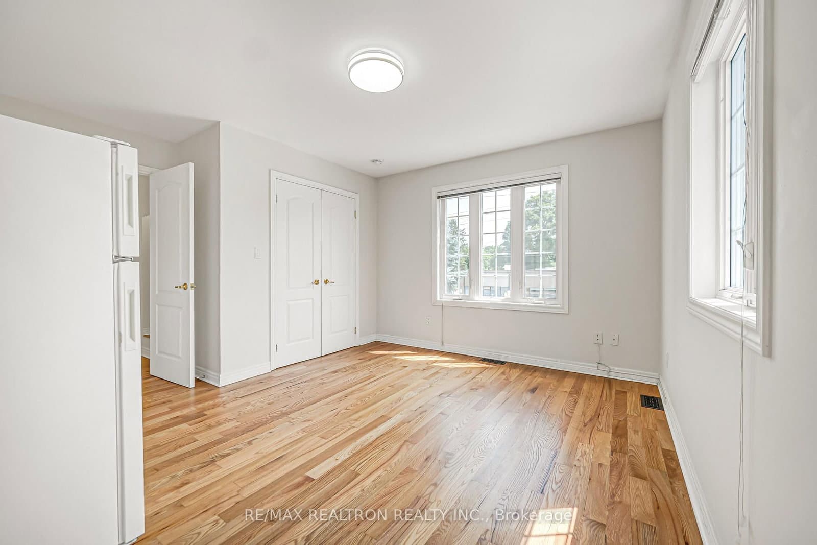 454 Donlands Avenue thumbnail 31