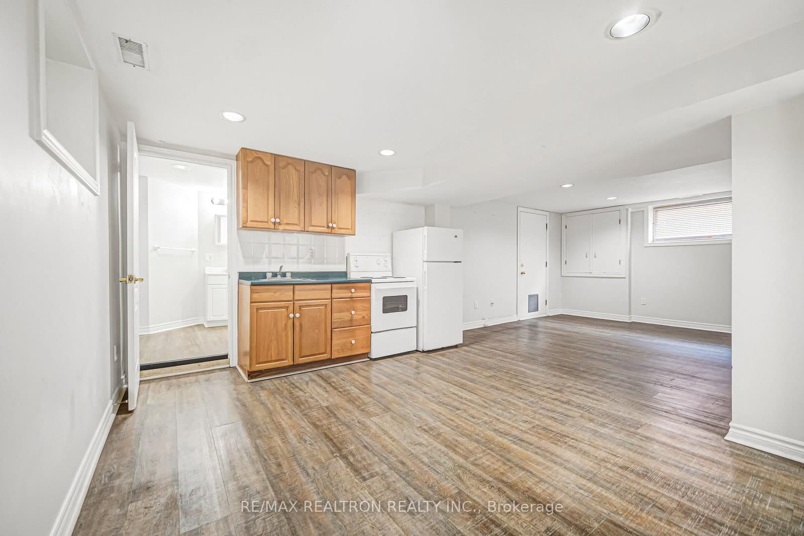 454 Donlands Avenue thumbnail 41