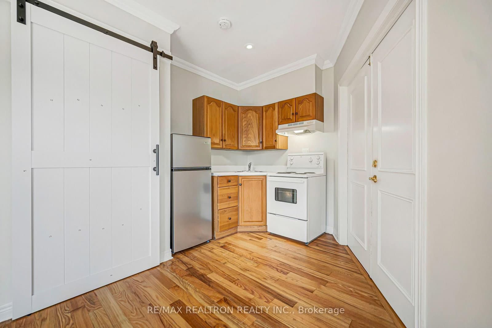 454 Donlands Avenue thumbnail 6