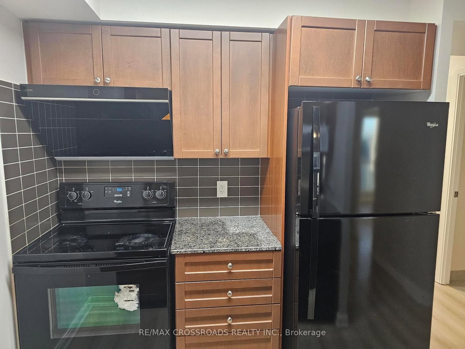 151 Village Green Square, Unit 506 thumbnail 13
