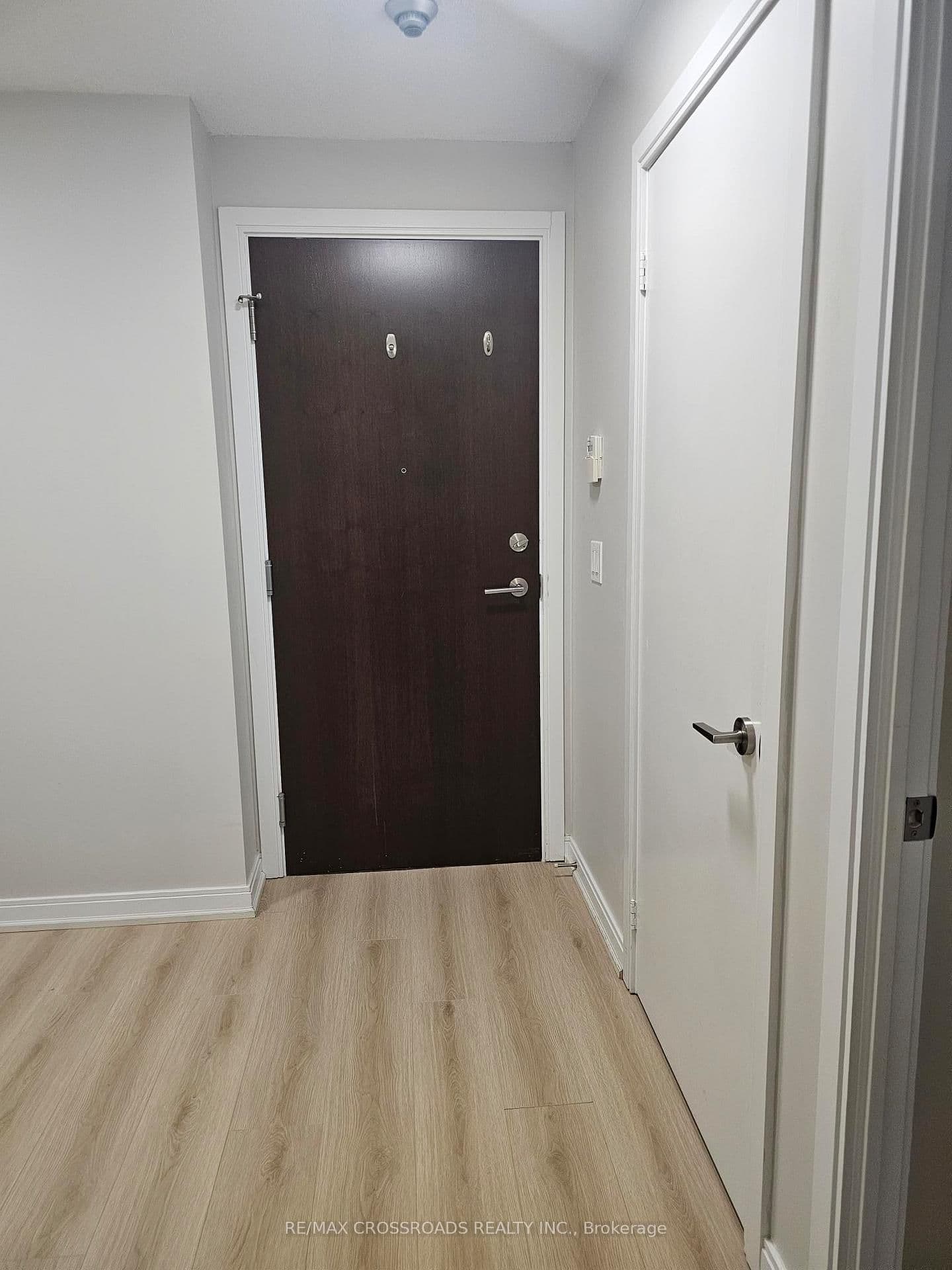 151 Village Green Square, Unit 506 thumbnail 32