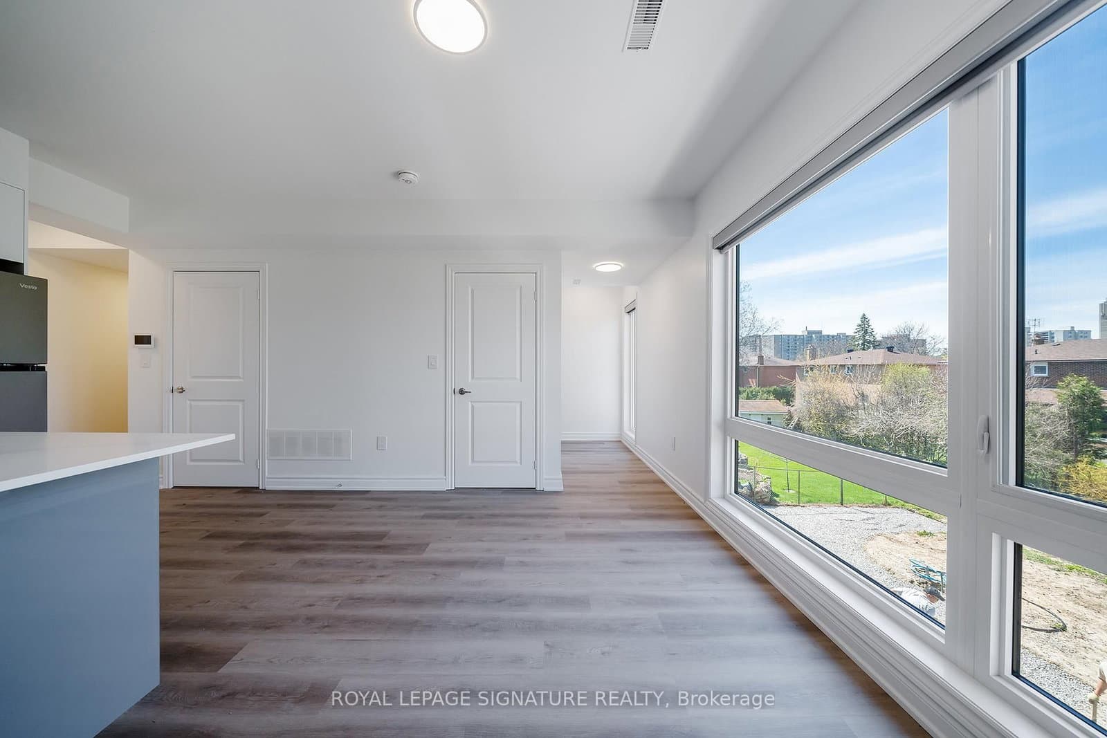 2052 Pharmacy Avenue, Unit 3 thumbnail 2