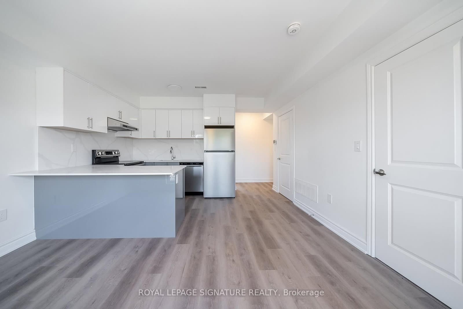2052 Pharmacy Avenue, Unit 3 thumbnail 3