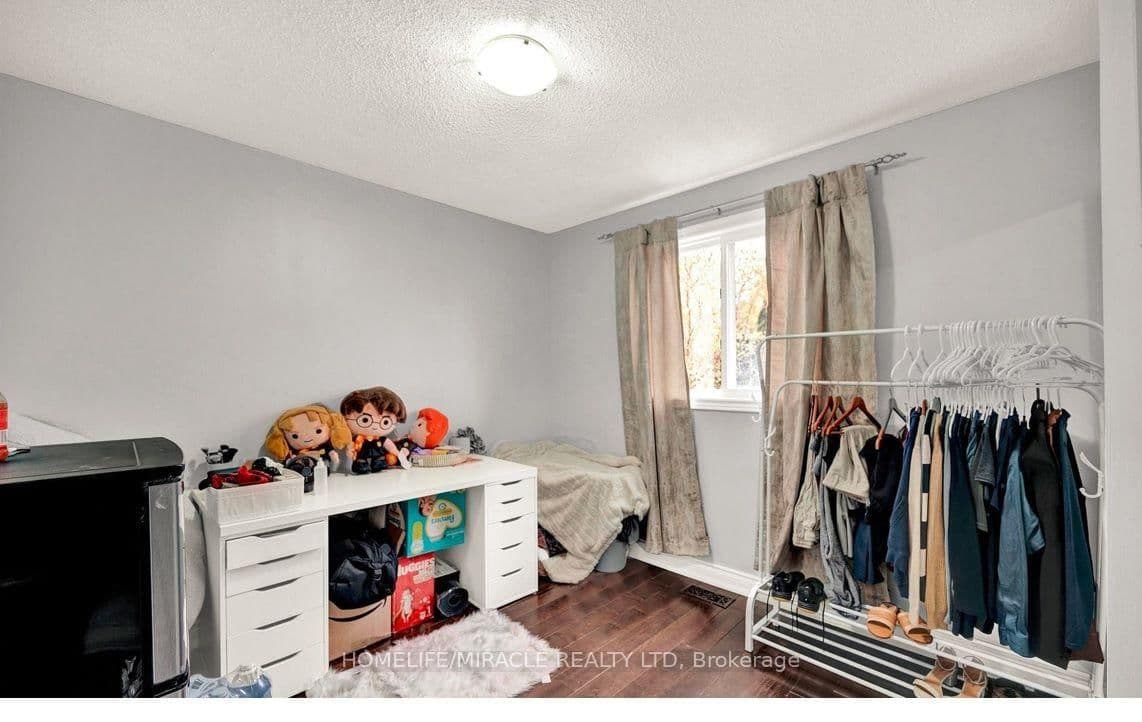 696 Sheppard Avenue thumbnail 18