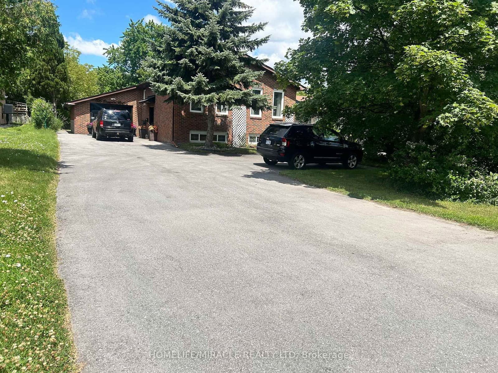 696 Sheppard Avenue thumbnail 2